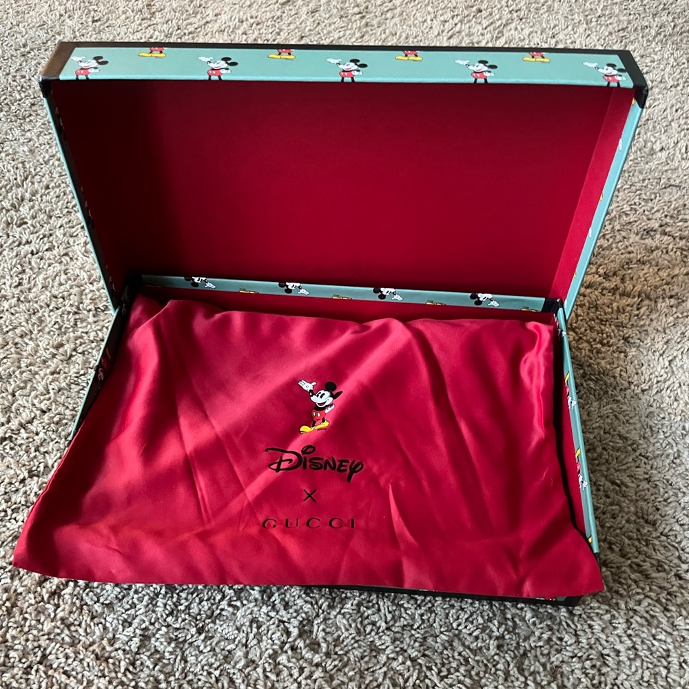 Gucci x Disney Mickey Mouse Canvas Zip Around Portfolio NWT - Picture 3 of 15